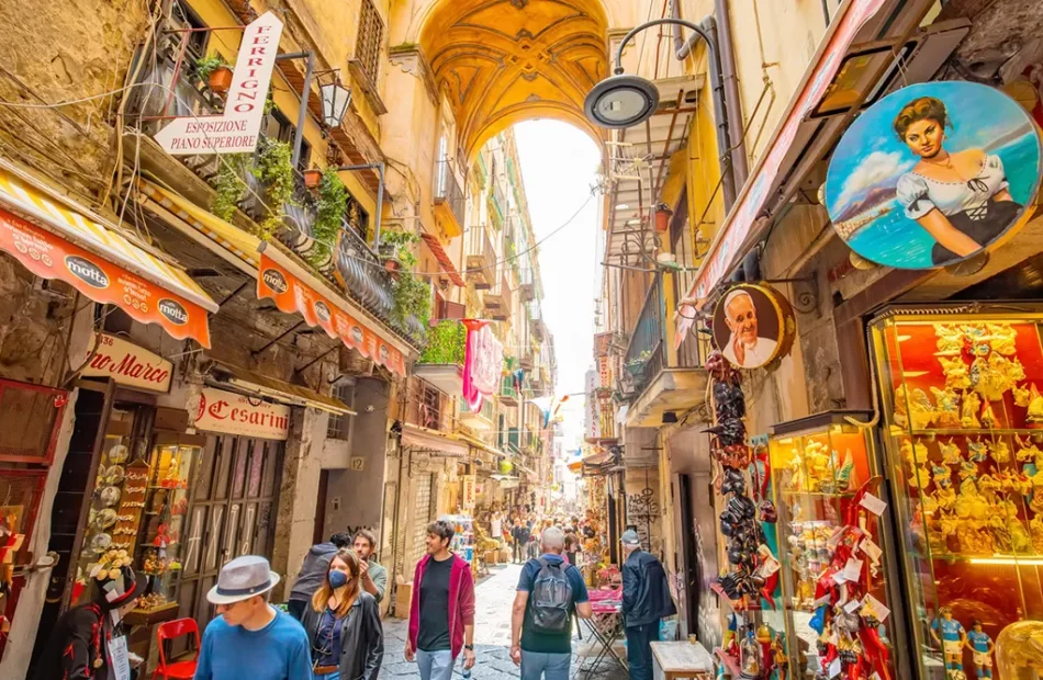 Napoli a piedi: i luoghi imperdibili